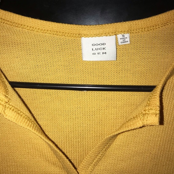 long sleeve v neck cropped - Picture 3 of 3